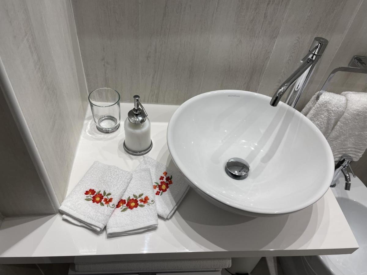 Mikka Studios: Luxury Apartment Bari Buitenkant foto
